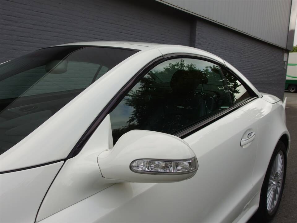 Image 27/97 de Mercedes-Benz SL 55 AMG (2003)