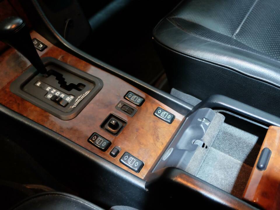 Bild 8/28 von Mercedes-Benz 500 E (1991)