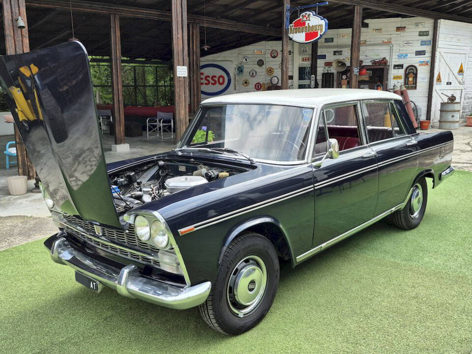 Bild 36/47 von FIAT 2300 (1961)