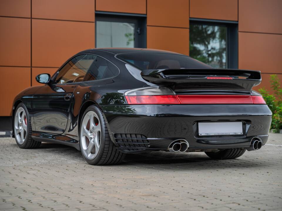 Image 5/63 of Porsche 911 Carrera 4S (2004)