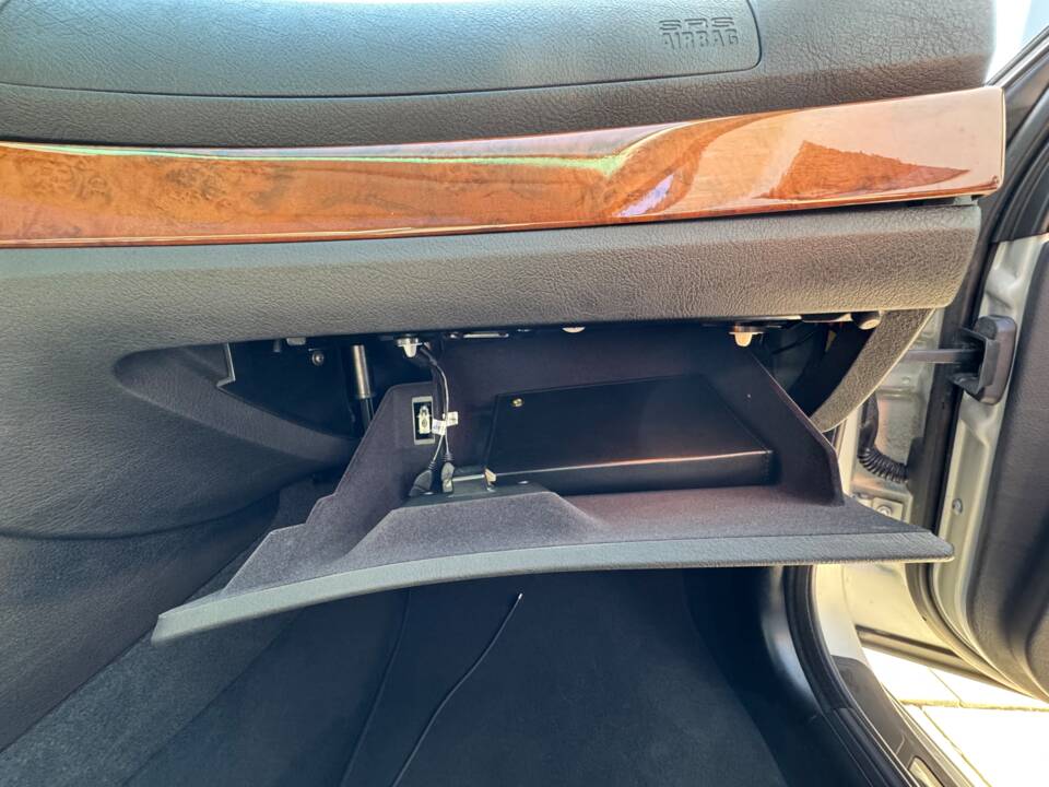 Bild 42/75 von BMW 540i (2001)