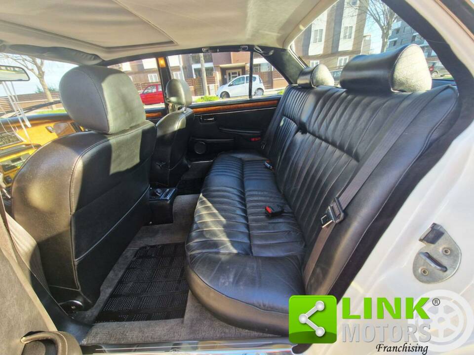 Image 9/10 of Jaguar XJ 12 (1985)
