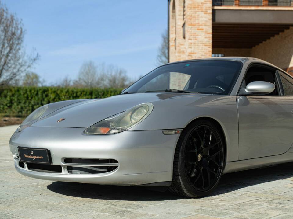 Image 17/50 of Porsche 911 Carrera 4 (1999)