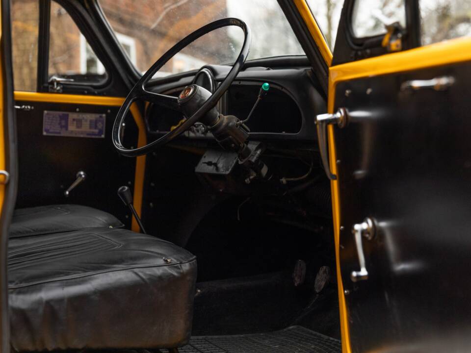 Image 35/50 of Morris Minor Van (1971)