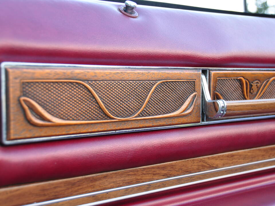 Image 30/75 of Cadillac Fleetwood Eldorado Convertible (1975)