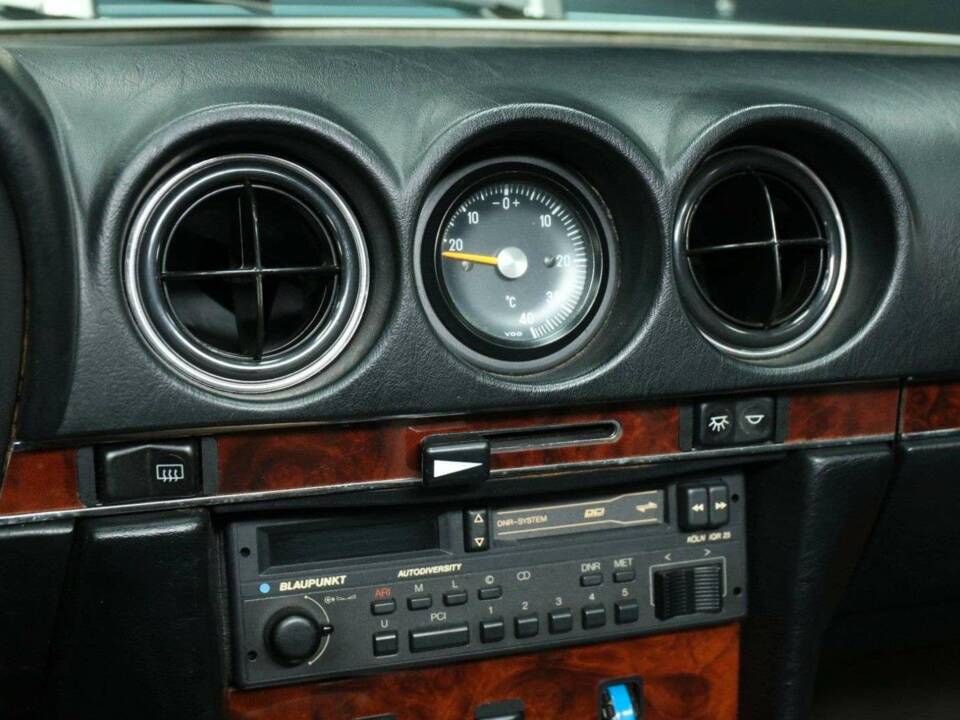 Image 16/29 of Mercedes-Benz 420 SL (1986)