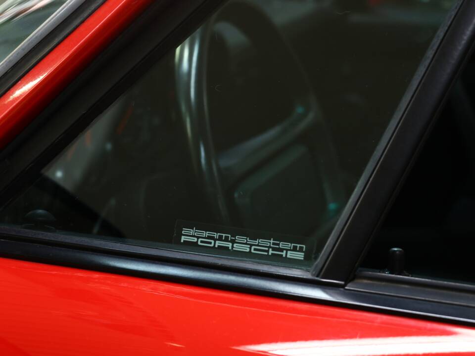 Image 20/47 of Porsche 911 Carrera 3.2 (1989)