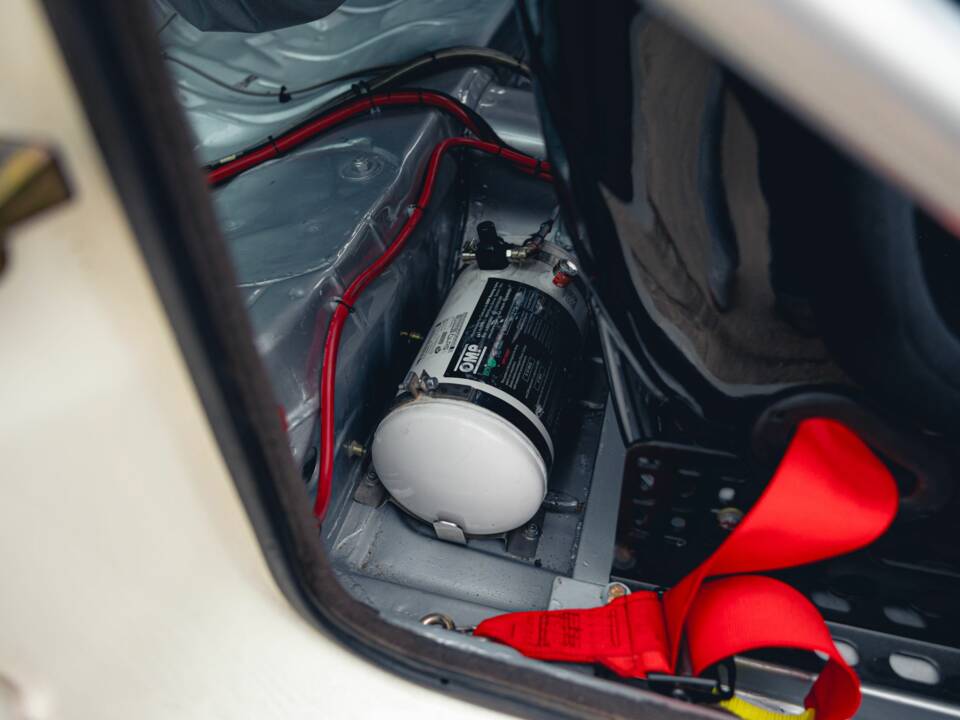 Image 46/56 de BMW M3 (1988)