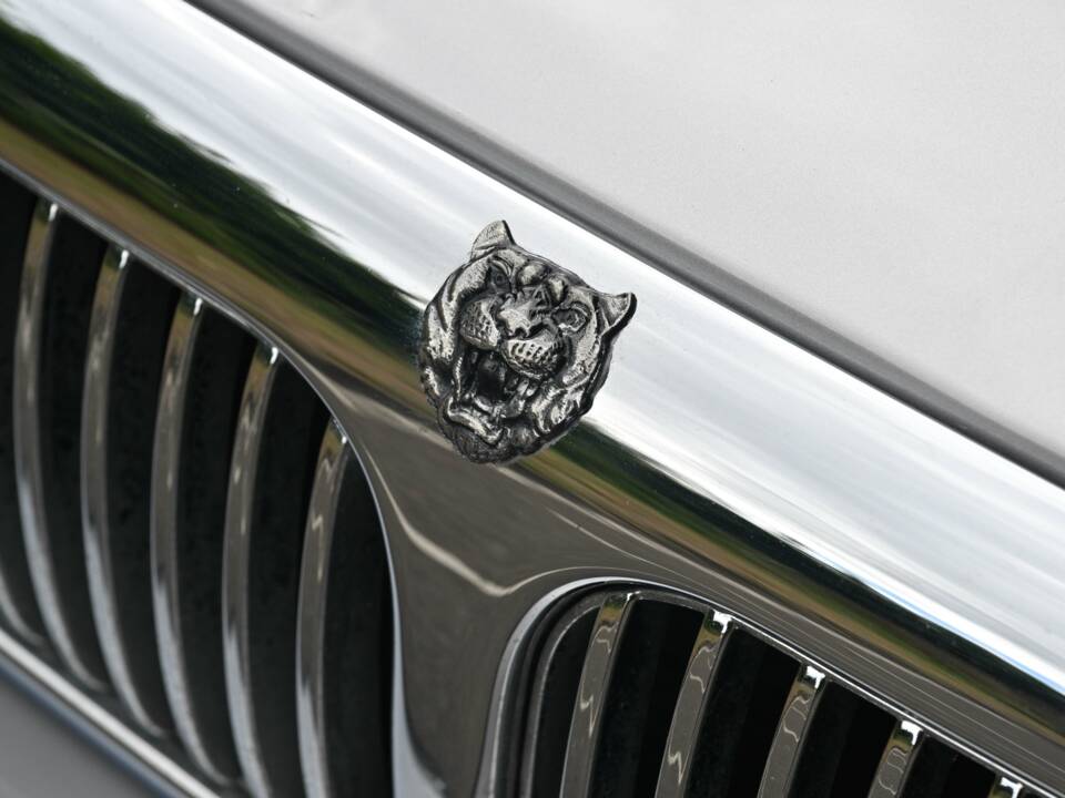 Immagine 24/50 di Jaguar XJ 8 Executive (2002)