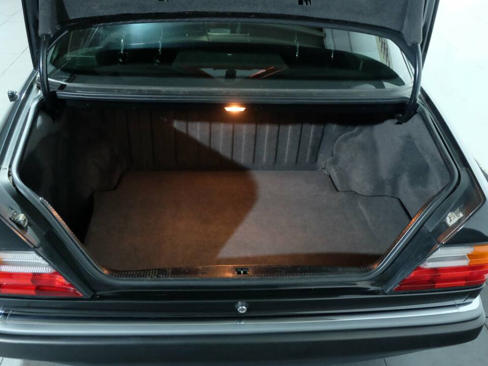 Bild 23/28 von Mercedes-Benz 500 E (1991)