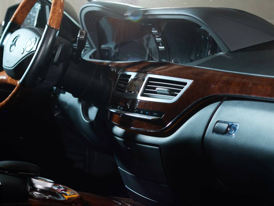 Image 40/128 de Mercedes-Benz S 500 BlueEFFICIENCY (2011)