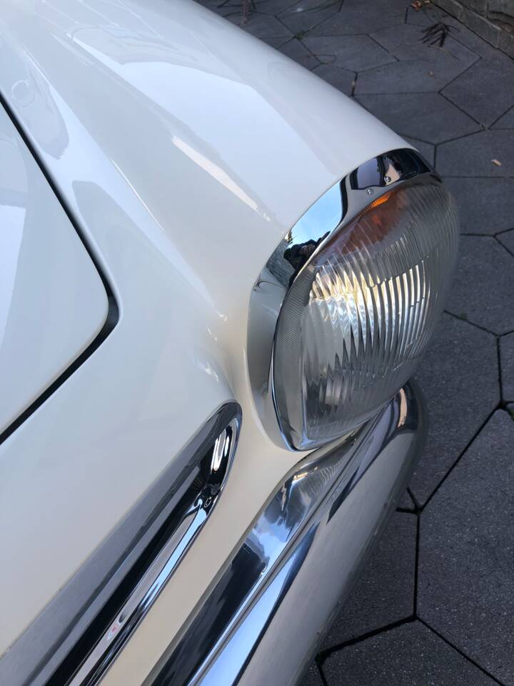 Image 41/43 of Mercedes-Benz 230 SL (1967)