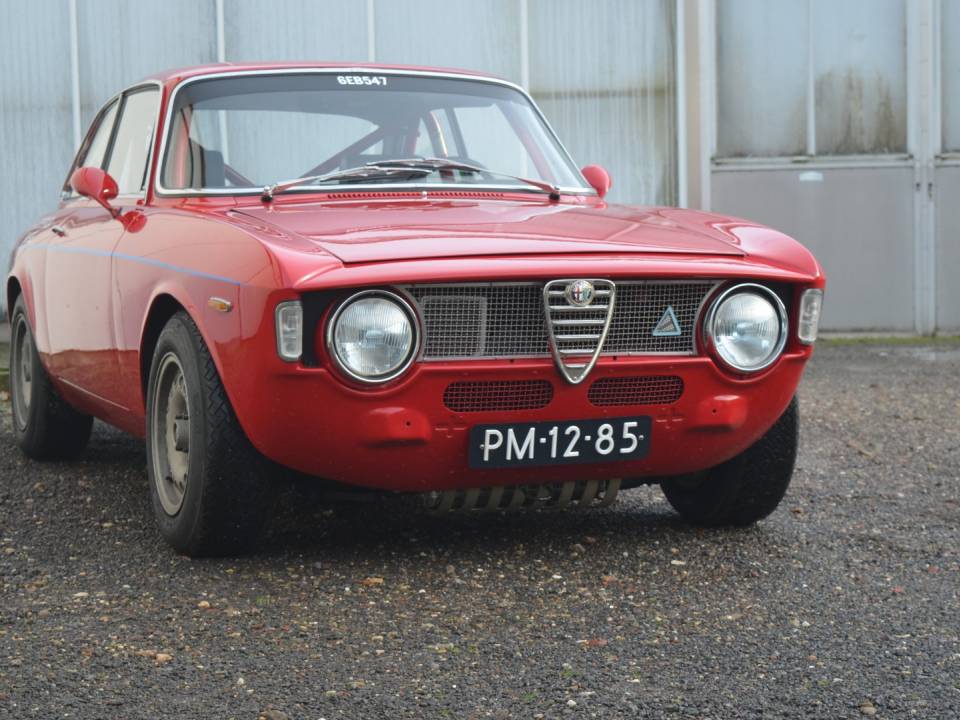 Imagen 2/15 de Alfa Romeo Giulia 1300 GT Junior (1967)
