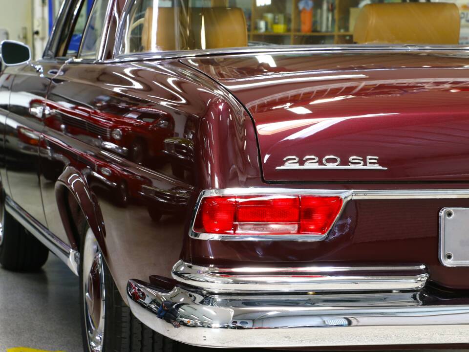Bild 27/39 von Mercedes-Benz 220 SE b (1964)