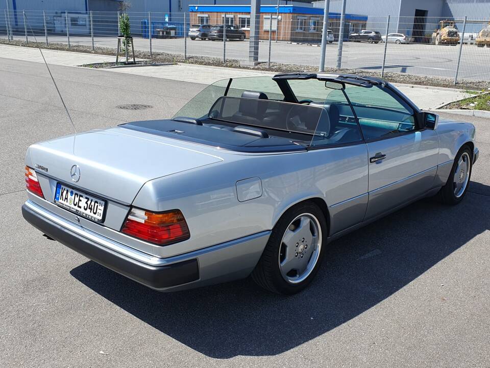 Imagen 45/94 de Mercedes-Benz 300 CE-24 3.4 AMG (1992)