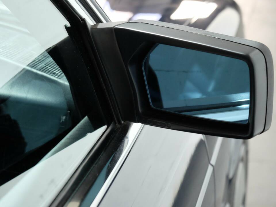 Afbeelding 25/32 van Mercedes-Benz 560 SEL (1990)