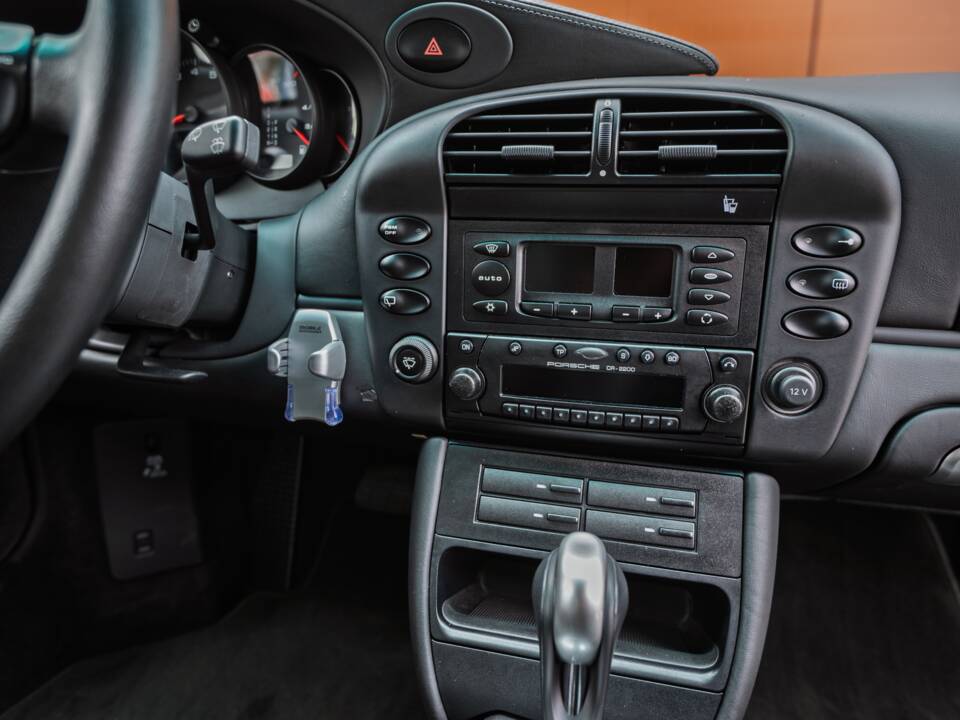 Afbeelding 26/73 van Porsche 911 Carrera 4S (2002)