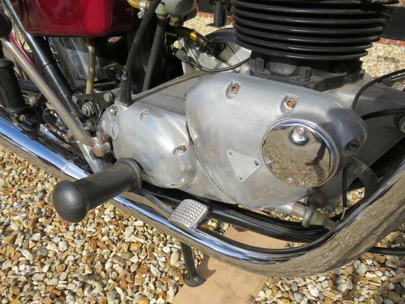 Image 24/44 of Triumph DUMMY (1976)