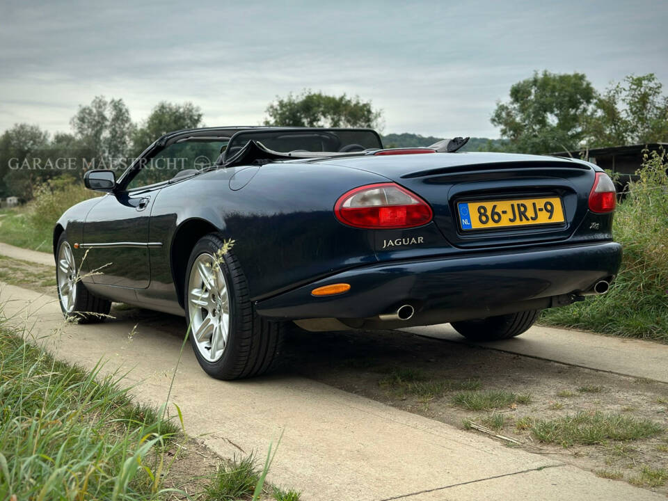 Image 18/100 de Jaguar XK8 4.0 (2000)