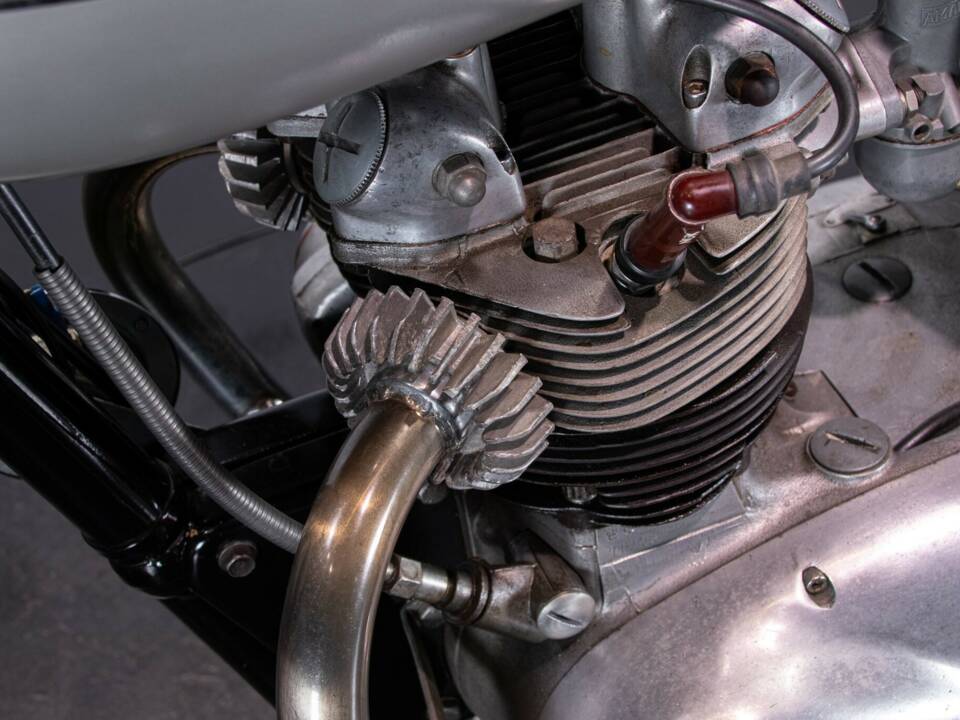 Image 17/50 of Triumph T 100 Daytona (1969)