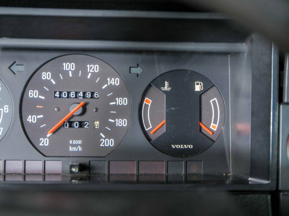 Immagine 21/50 di Volvo 240 GL (1990)