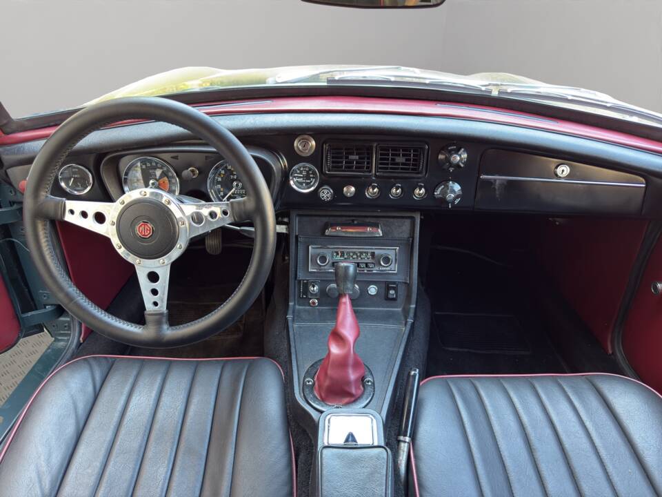 Image 10/23 de MG MGB GT (1972)