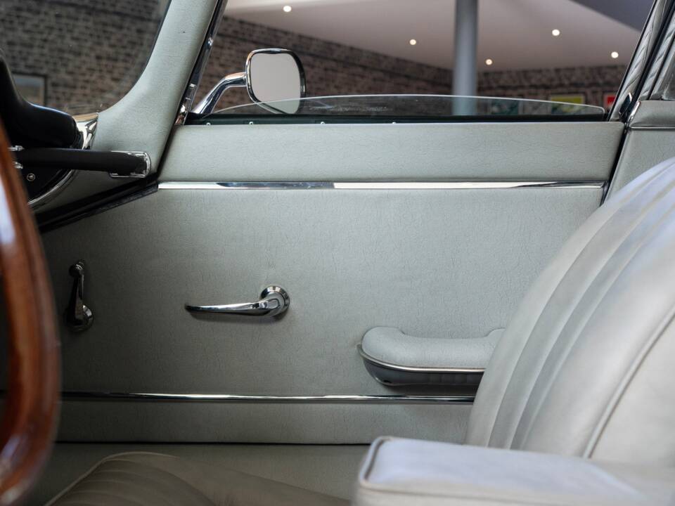 Image 18/23 de Jaguar Type E 4.2 (1967)