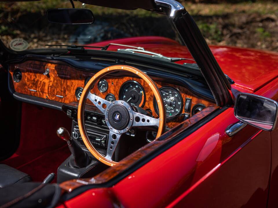 Image 28/41 of Triumph TR 6 (1972)