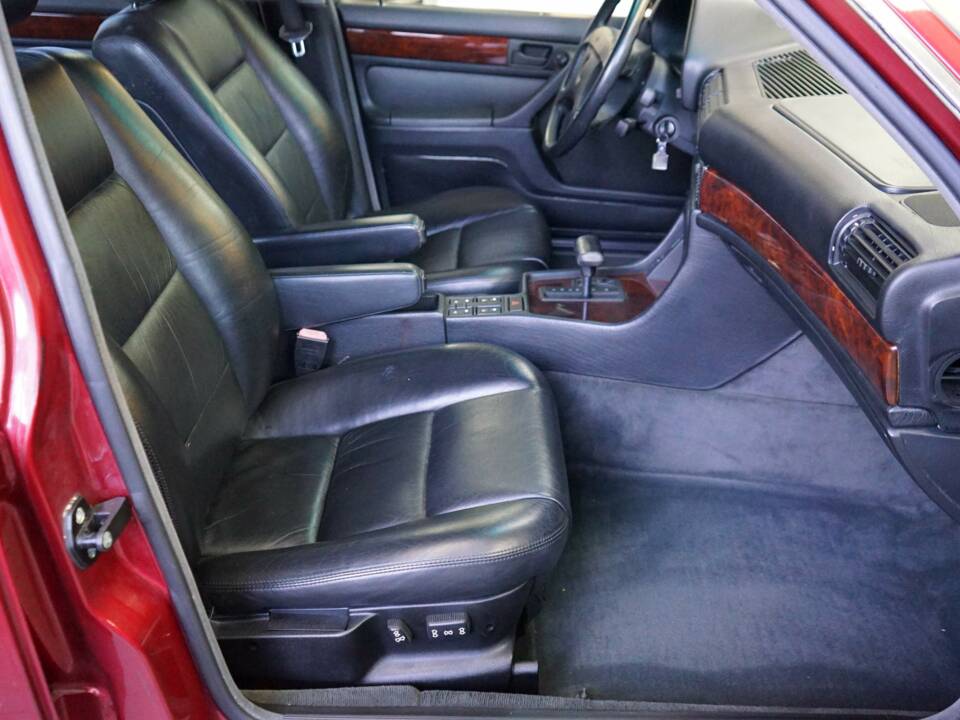 Bild 18/33 von BMW 750i (1991)
