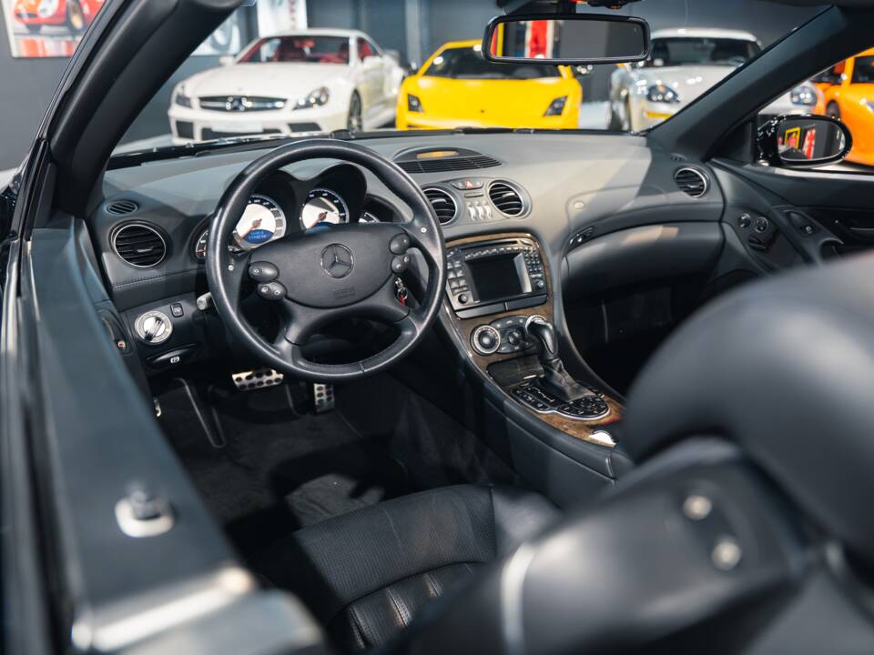 Image 26/31 of Mercedes-Benz SL 55 AMG (2003)
