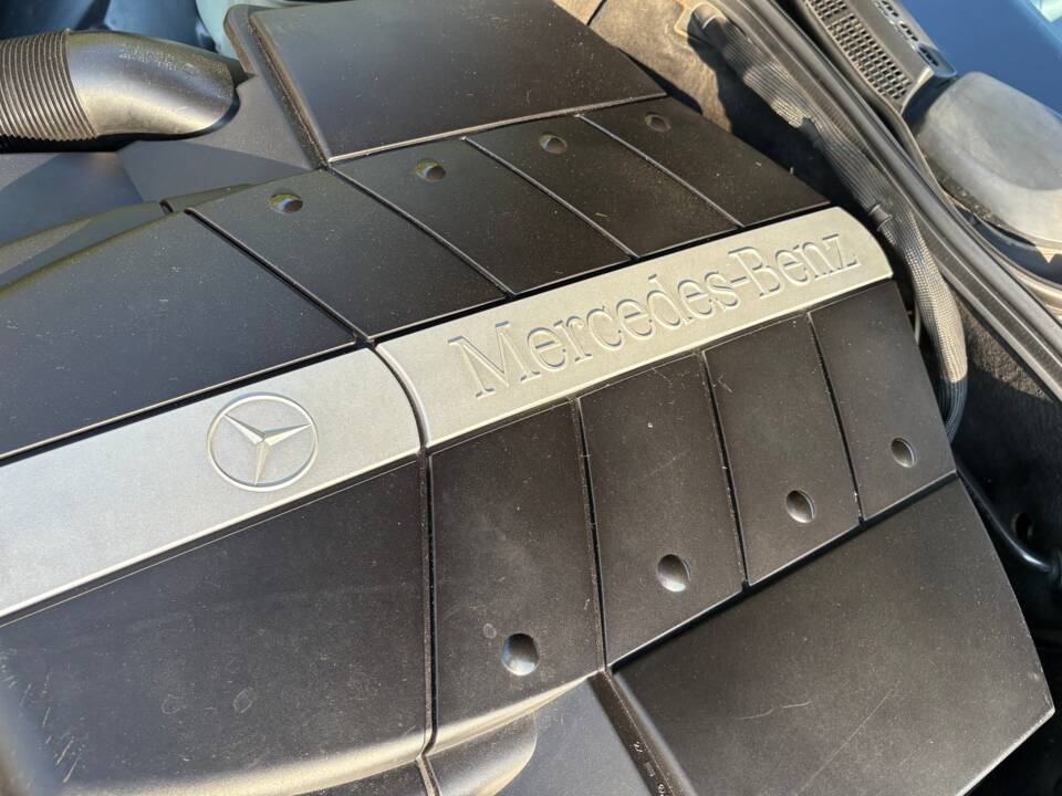 Image 13/24 of Mercedes-Benz CLK 430 (2000)