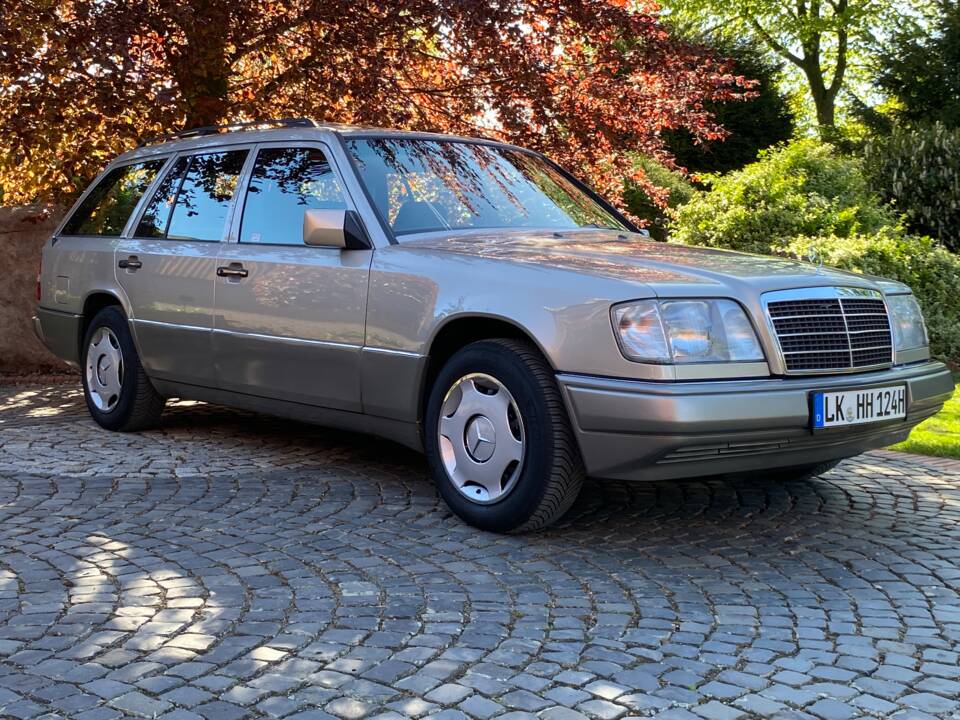 Bild 1/33 von Mercedes-Benz E 200 T (1994)