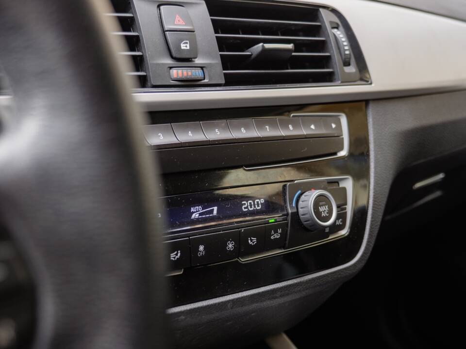 Bild 14/23 von BMW 118i (2018)