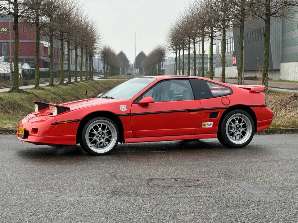 Image 16/31 de Pontiac Fiero GT (1987)