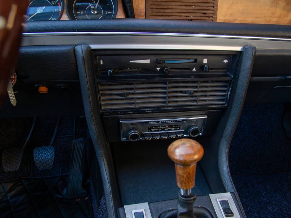 Image 21/56 of BMW 2800 CS (1969)