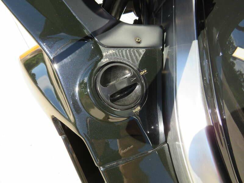 Image 20/44 de Honda VFR 750F (1991)