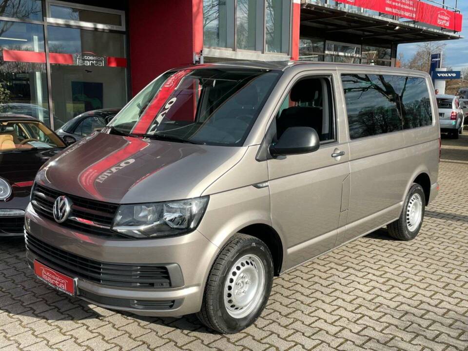 Image 10/17 of Volkswagen T6 Multivan 2.0 TDI (2017)