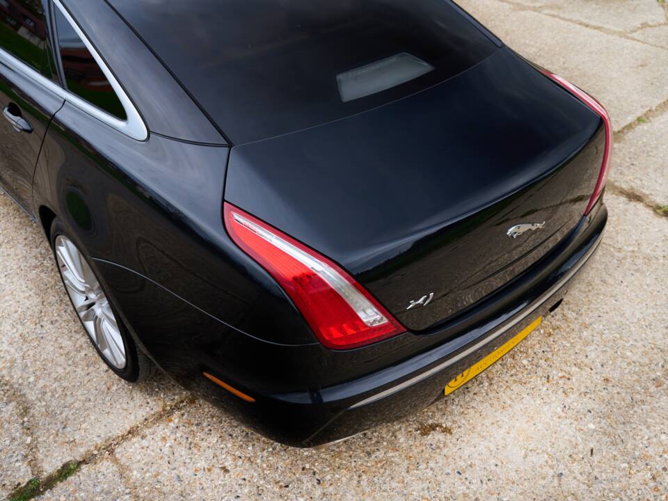 Bild 11/50 von Jaguar XJ 5.0 (2011)