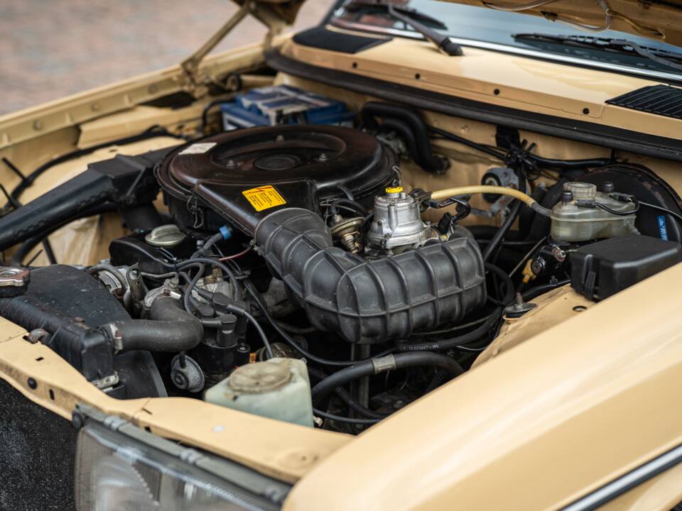 Image 7/53 de Mercedes-Benz 200 T (1982)