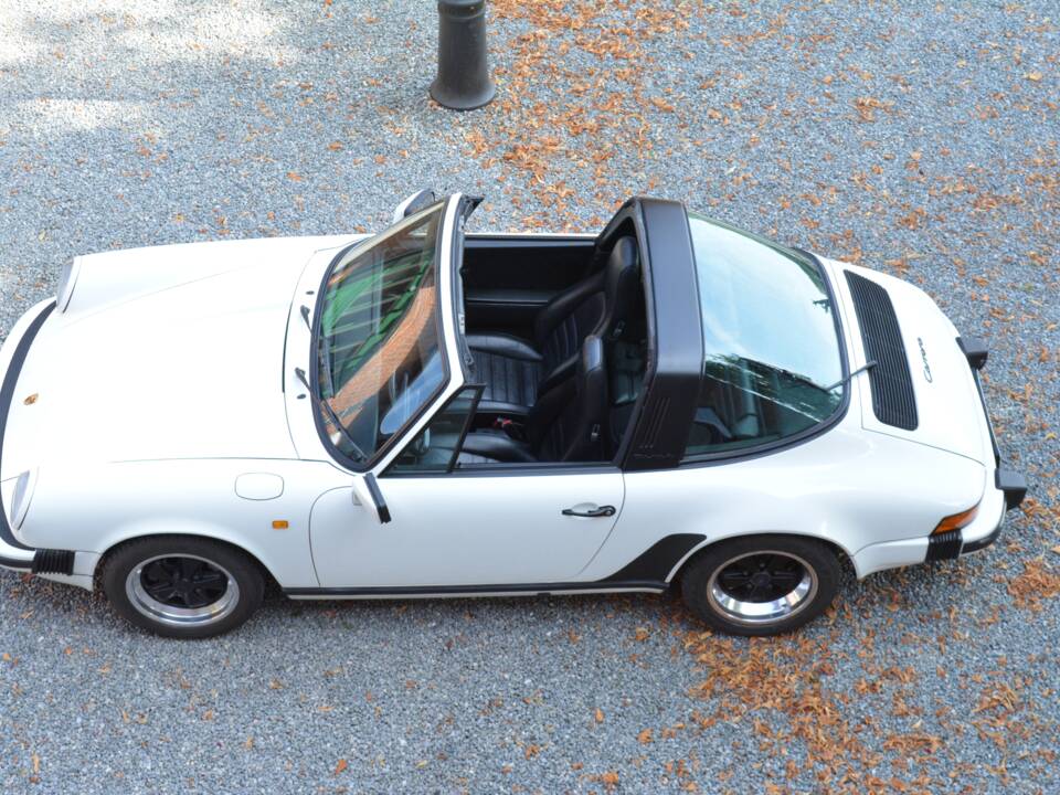 Bild 9/15 von Porsche 911 Carrera 3.2 (1986)