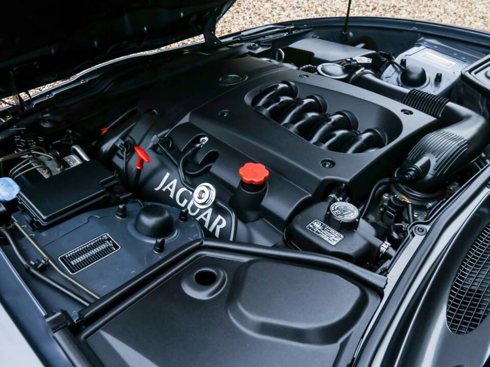 Immagine 23/50 di Jaguar XK8 4.0 (2002)