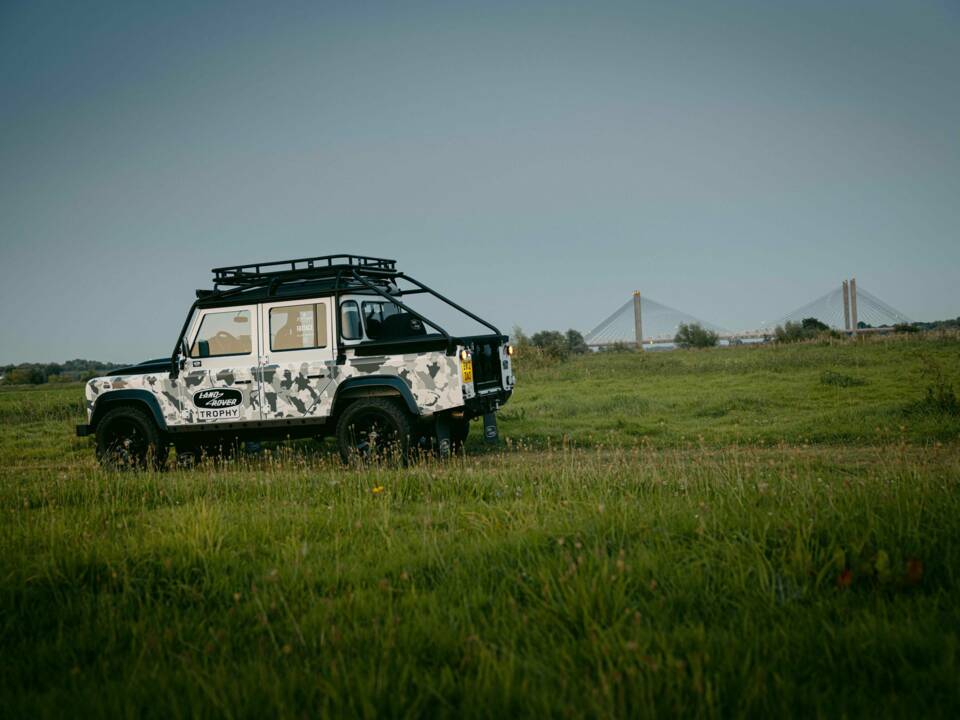Bild 42/42 von Land Rover Defender Works V8 Trophy (2012)