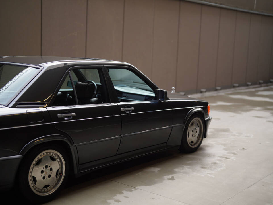 Image 54/83 of Mercedes-Benz 190 E 2.3-16 (1984)