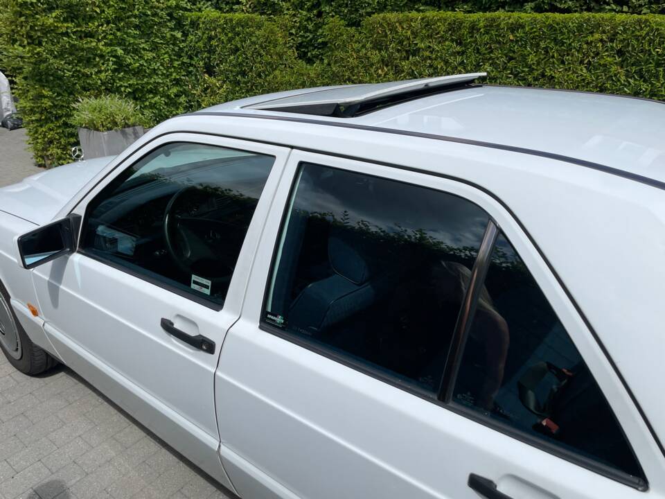 Image 7/57 of Mercedes-Benz 190 D 2.5 (1992)