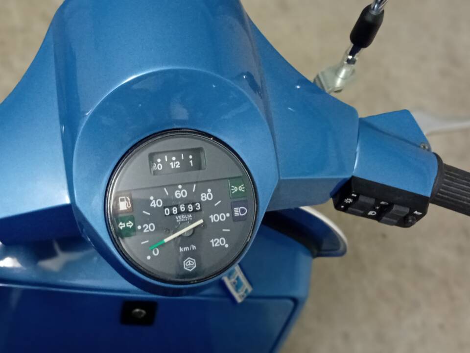 Image 8/9 of Piaggio Vespa PX 200 E (1983)