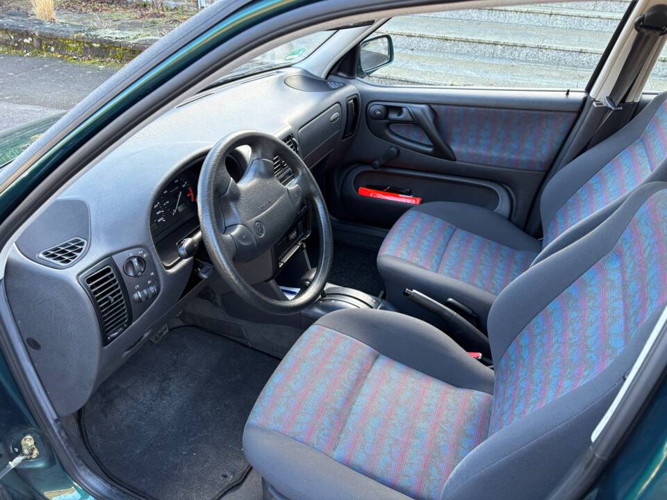 Bild 8/17 von Volkswagen Polo III 1.4 (1996)