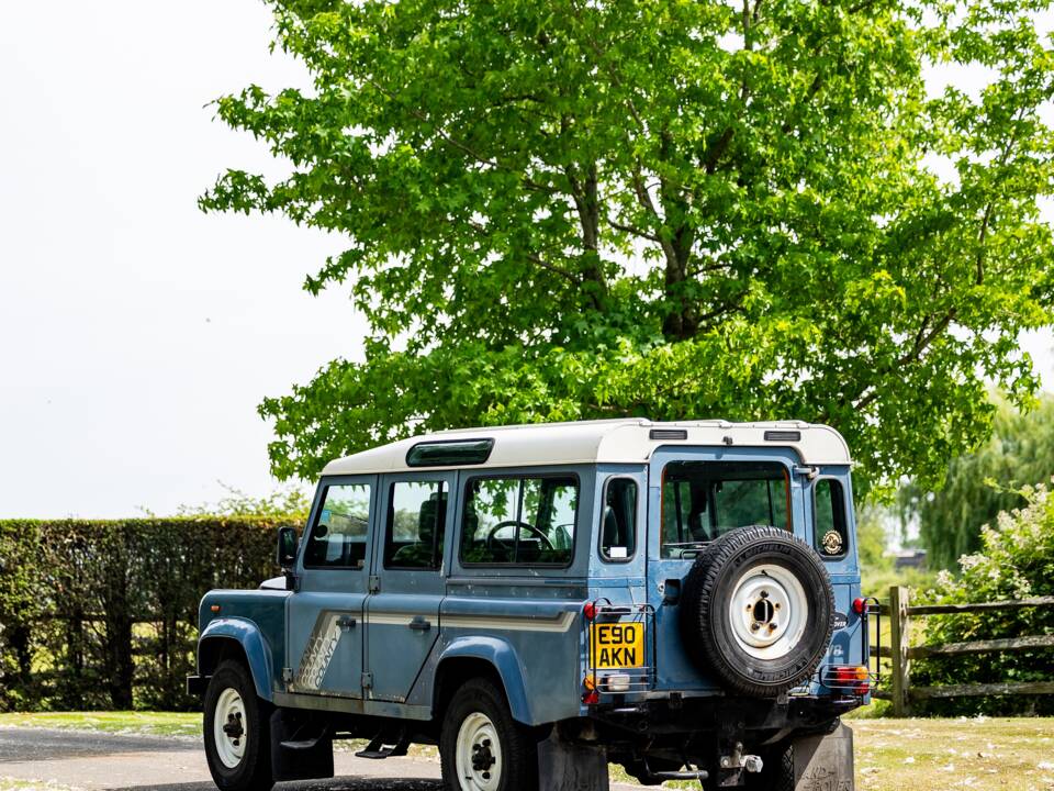 Image 22/50 of Land Rover 110 (1988)