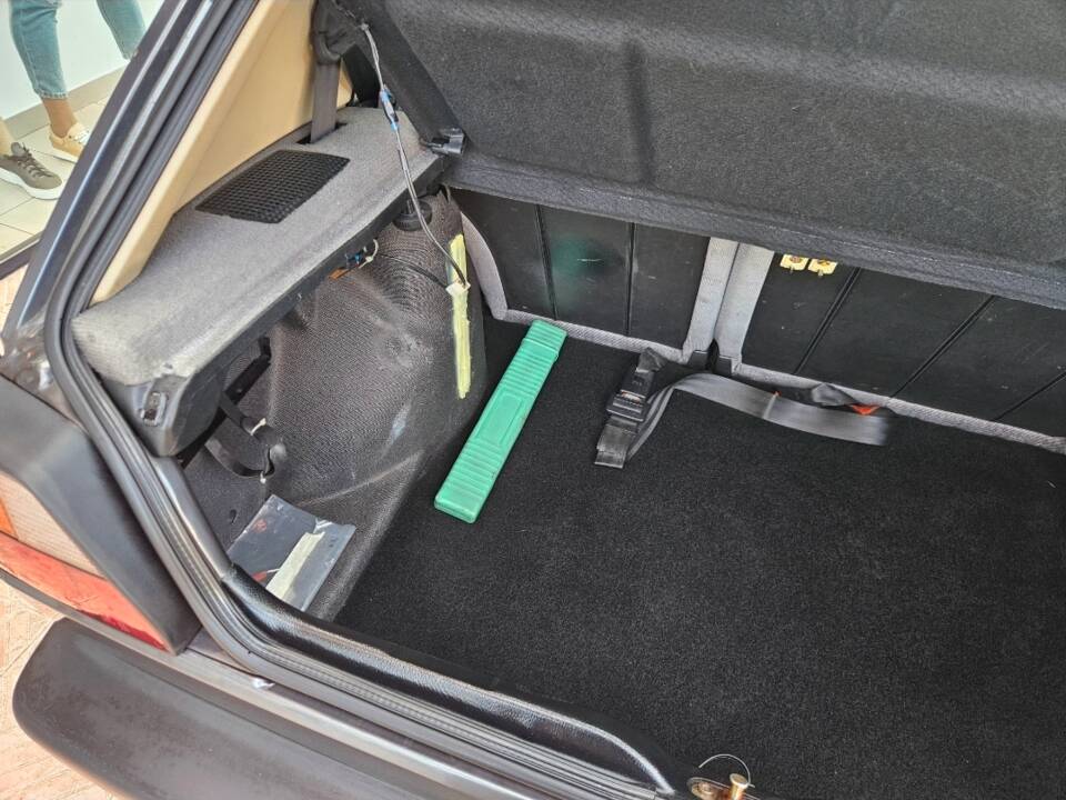 Bild 63/91 von Volkswagen Golf II 1.6 (1990)