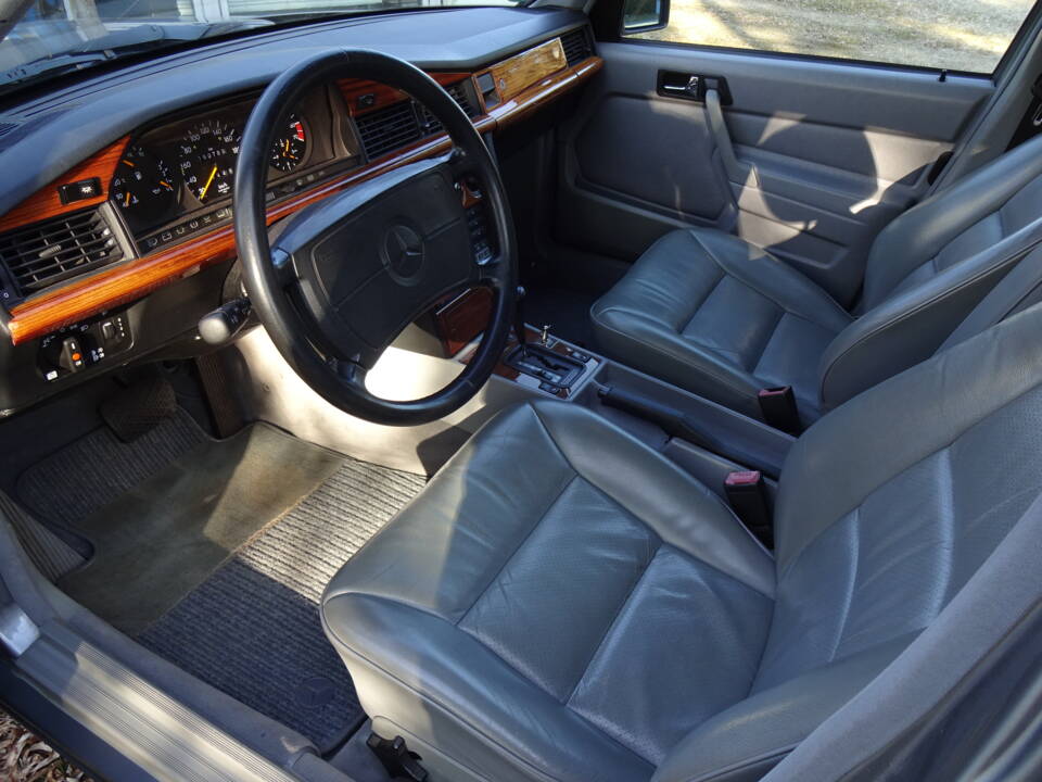 Image 5/10 of Mercedes-Benz 190 E 2.3 (1991)