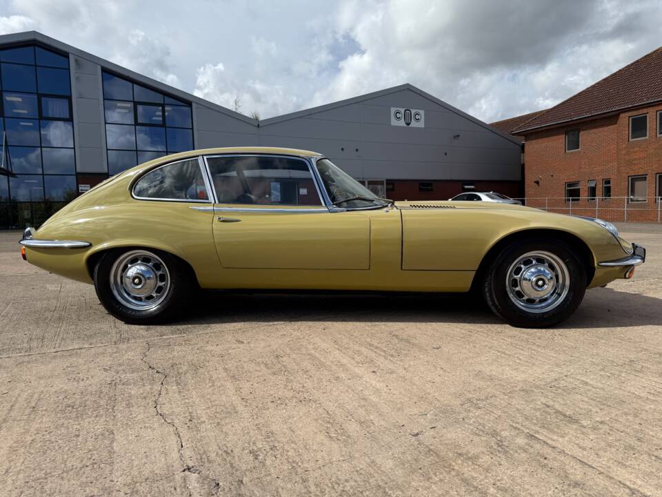 Bild 2/35 von Jaguar E-Type V12 (2+2) (1973)